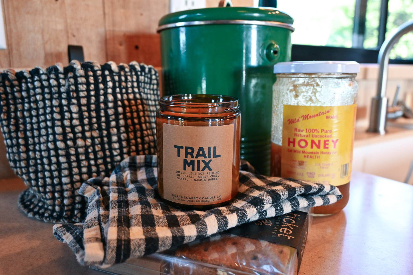 Sierra Soapbox Co. 'Trail Mix' (Spiced Chai + Santal) Candle