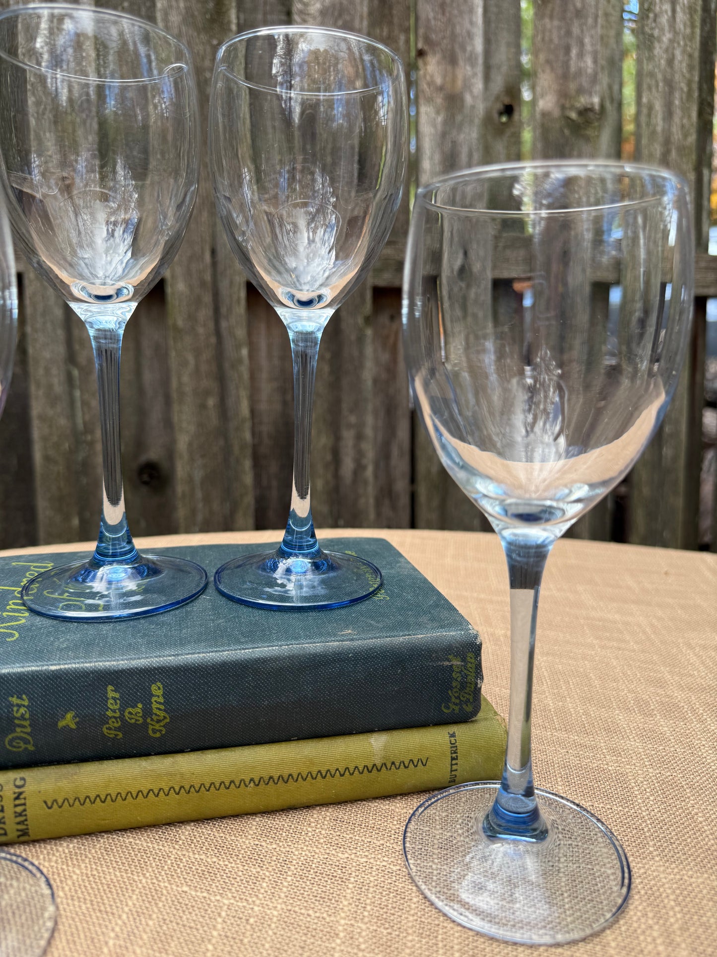 Azur Stemmed Wine Glasses, Set of 4 (1990's-Y2K)